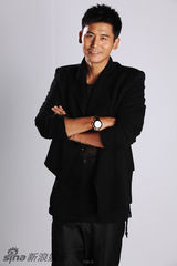 组图：于晓光时尚型男写真笑容灿烂