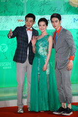 组图：上视节赵寅成钟汉良红毯惹粉丝尖叫