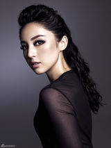 组图：董璇时尚大片烟熏妆冷艳迷人