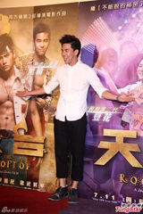 组图：周杰伦《天台》邀曾志伟纳豆柯有伦宣传