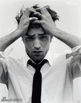 幻灯图集：罗伯特-帕丁森成《名利场》封面人物