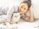 组图：孙宁温情猫咪写真 微博赞涵予黄渤很有爱