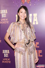 组图：官恩娜换男友转香水 陈嘉桓新片演援交女