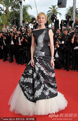 幻灯图集：凯特-布兰切特纱摆裙彰显华丽