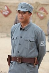 组图：《雪狼谷》造型混搭 连奕名杜淳野性异域范