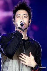 组图：潘玮柏亮相南宁国际民歌节 歌迷疯狂追捧