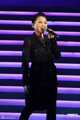 组图：郑丹瑞林珊珊开唱 感激林子祥叶德娴帮助