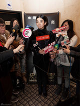 组图：《史前怪兽》首映 黄奕谈病中女儿飙泪