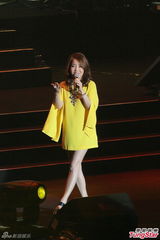 组图：齐秦澳门开唱庆端午 辛晓琪黄裙助阵