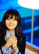 高清图：孙艺珍采访写真浪漫幽蓝 典雅端庄俏丽