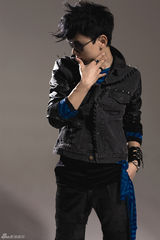 组图：张杰全新宣传照变身时尚潮男