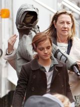 组图：艾玛-沃特森新片开拍 片场庆祝24岁生日