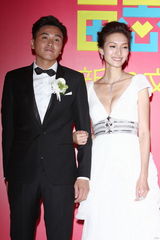 组图：纪文蕙大婚性感露半球 曾之乔杨佑宁也想婚