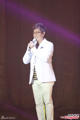 组图：慈善晚会谭咏麟等献唱 港姐冠军亮相庆功