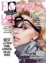 组图：LadyGaga变白发魔女 穿网袜上阵下衣失踪