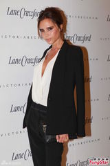 组图：贝嫂维多利亚京城快闪捞金开胸口