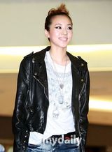 组图：2NE1举行新闻发布会 公开新专辑主打歌MV