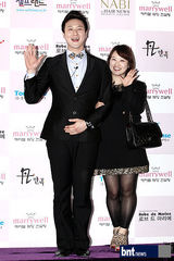 组图：韩国笑星赵志勋大婚 HAHA献歌众星祝贺