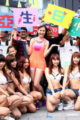 组图：安心亚热舞出席活动 生日未获阿Ken礼物