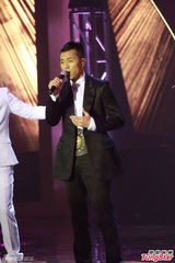 组图：慈善晚会谭咏麟等献唱 港姐冠军亮相庆功