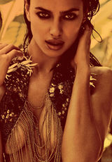 组图：C罗女友秀美胸 令人血脉喷张