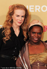 幻灯图集：妮可-基德曼布鲁斯南等助阵英雄颁奖礼 