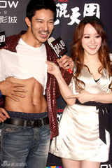 《混混天团》首映 众姝竞艳立威廉秀腹肌(组图)