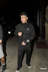 组图：曾志伟生日会指定穿校服 成龙刘嘉玲祝贺