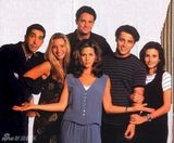 组图：《老友记》莫妮卡蓝裙出镜  感慨重聚难