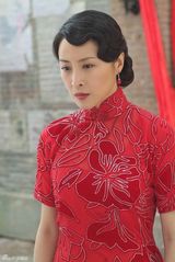 幻灯图：《男儿本色》王雅捷两披嫁衣作新娘