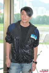 组图：吴镇宇儿子留港求学 张智霖称没感情缺失