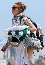 组图：林赛-罗韩穿比基尼海边轻松度假