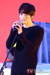 组图：金在中宋智孝新片釜山举办见面会