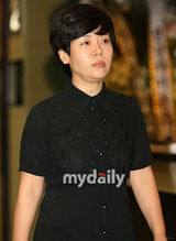 幻灯图：崔佛岩金美花吊唁已故搞笑明星白南峰