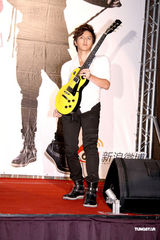 组图：棒棒堂变身LOLLIPOP-F签约金牌 罗志祥助阵