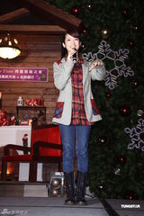 组图：林依晨单身过圣诞 深思熟虑才决定暂息影