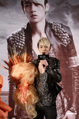 组图：魏晨发新专辑《破晓》 半熟潮男装扮热舞