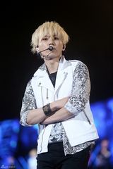 高清图：少时EXO等众韩团热舞放歌梦想演唱会