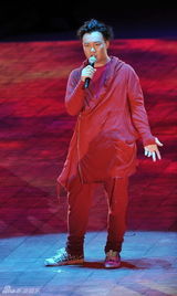 组图：众艺人水立方开唱 李宇春镂空皮衣抢眼