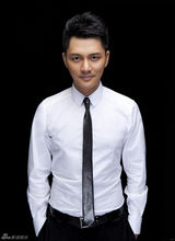 组图：主持人顾斌正装宣传照 俊朗挺拔有型有款