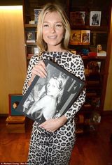 组图：凯特-莫斯金色长裙亮相派对 显时尚女王气质