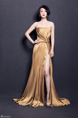 组图：穆婷婷金茶色抹胸写真 低调散发璀璨光芒