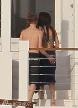 组图：赛琳娜自由出入比伯家疑再度复合