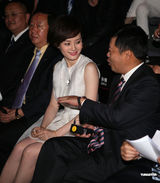 组图：孙俪着白色小洋裙 享受婚后生活暂不接戏