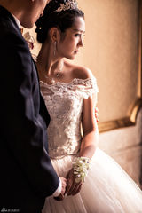 组图：何洁《我们结婚吧》MV再现甜蜜婚礼