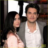 组图：水果姐囧梅高调复合 十指紧扣深情相拥