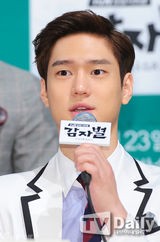 组图：吕珍九搭河妍秀演新剧《土豆星》