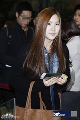 组图：f(x)少女时代Beast等亮相机场展休闲时尚风采