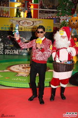 组图：郭富城单身圣诞不寂寞 否认购四百万跑车