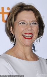 组图：《爱情的模样》首映 安妮特知性亮相